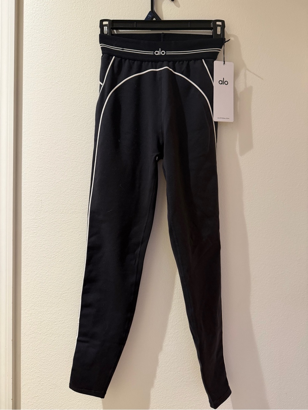 ALO YOGA AIRBRUSH
HIGH-WAIST 7/8
HEART THROB
LEGGING